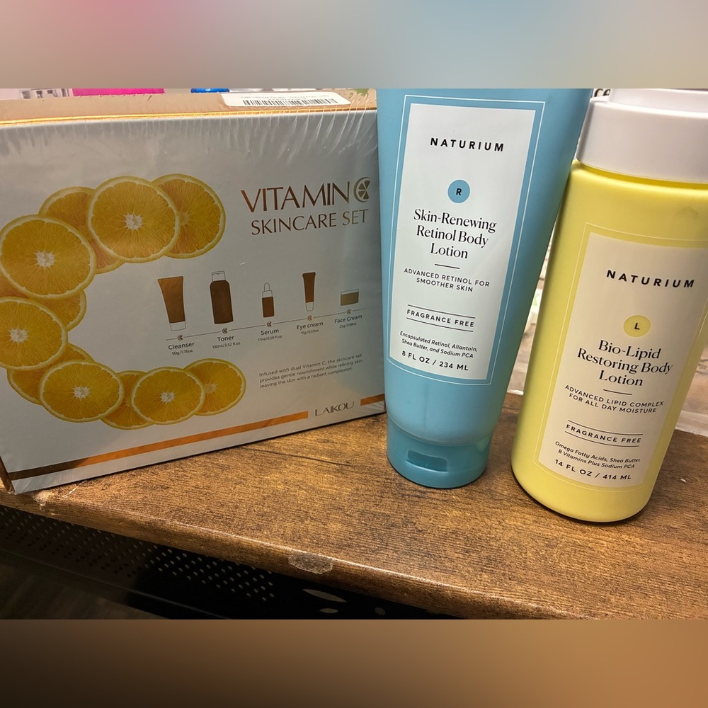 Bumble Naturium Skin-Renewing Retinol Body Lotion - Blue